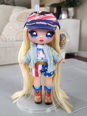 MGA Na!Na!Na! Surprise - Surprise Doll Erika Featherton Glam Series 2